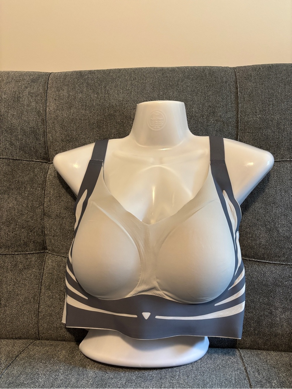 Seamless Wireless Everyday Bra in Light Beige and Charcoal